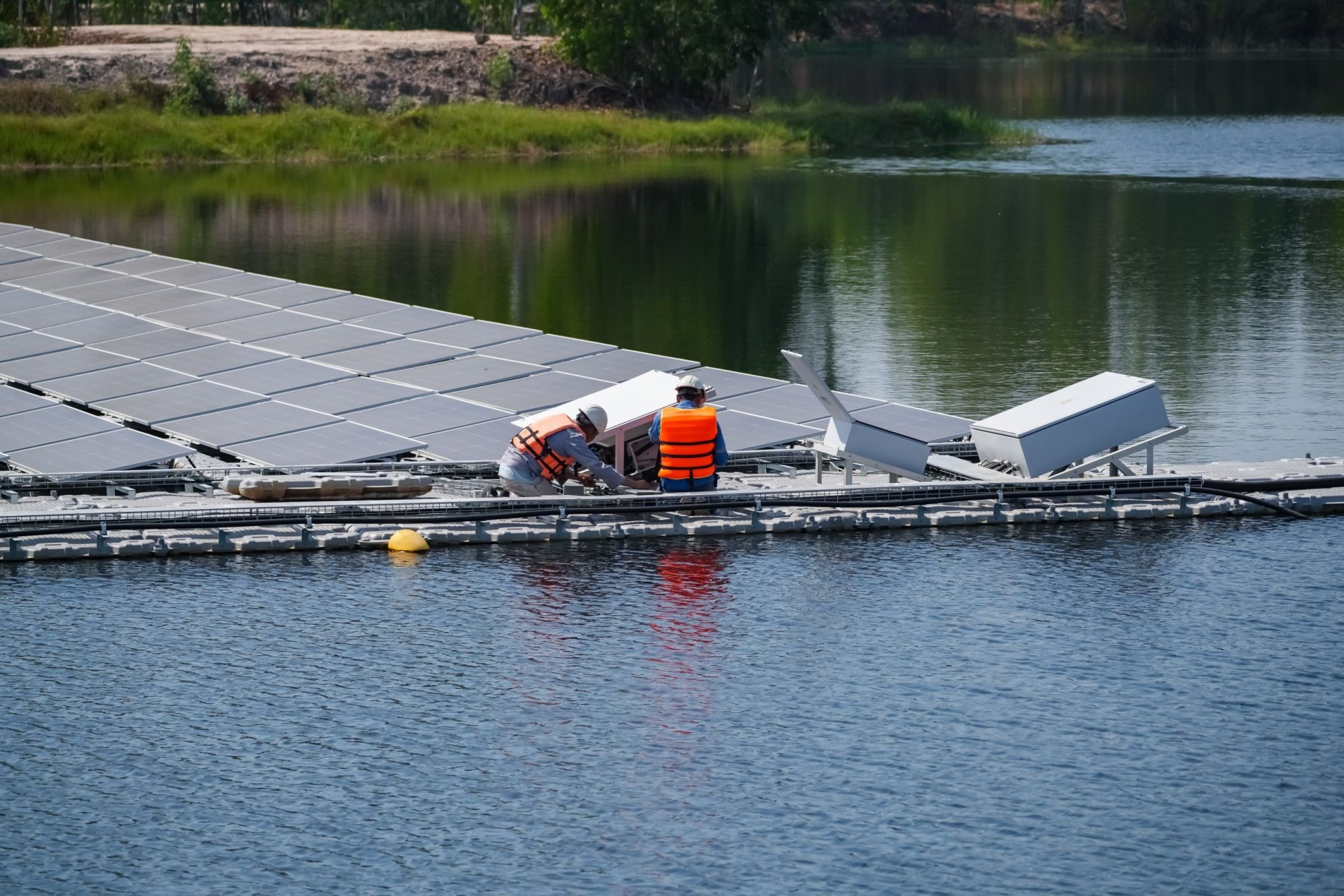 Floating photovoltaic power plants